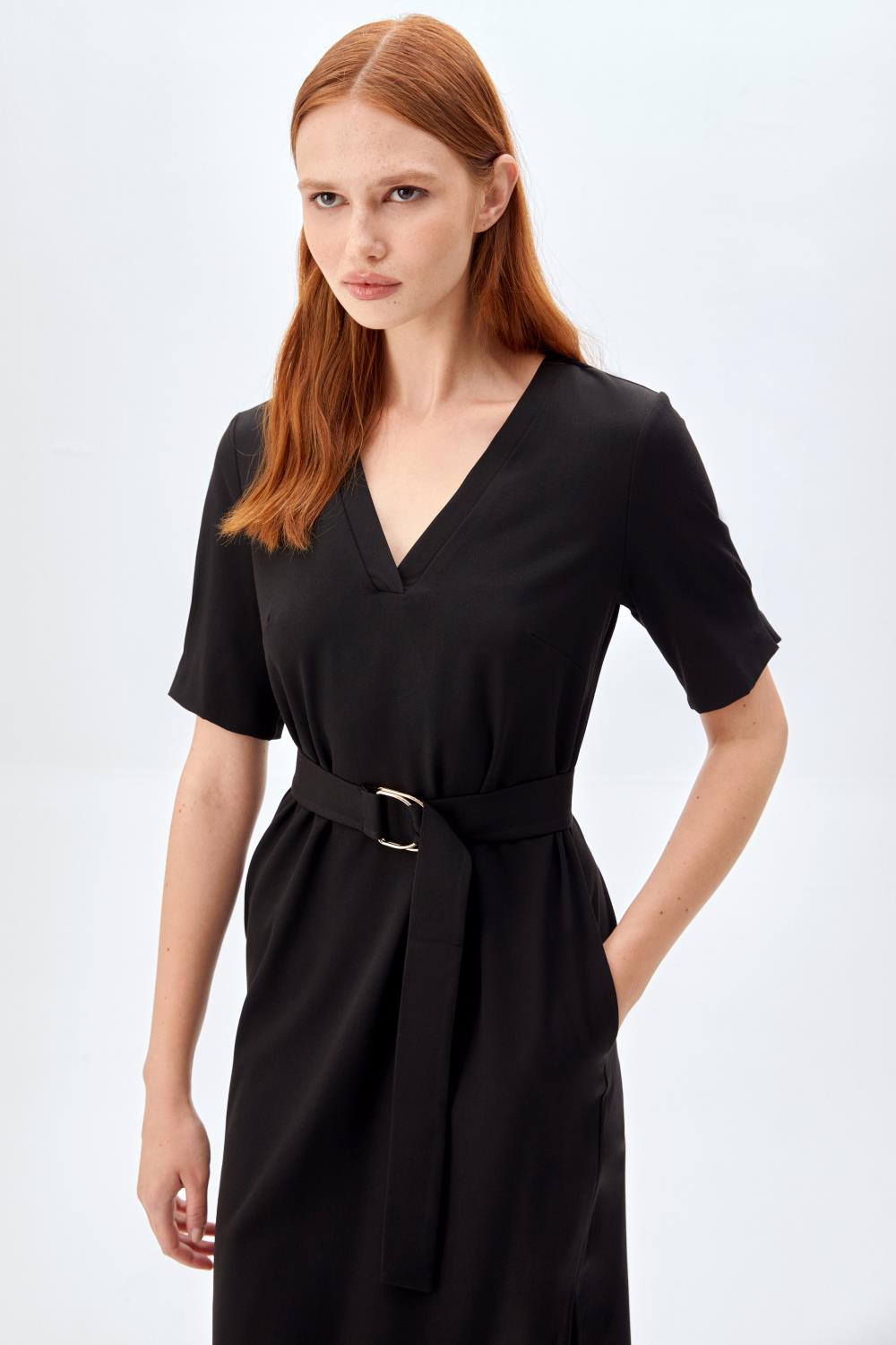 Kısa Kol, Kemerli Yırtmaçlı Elbise