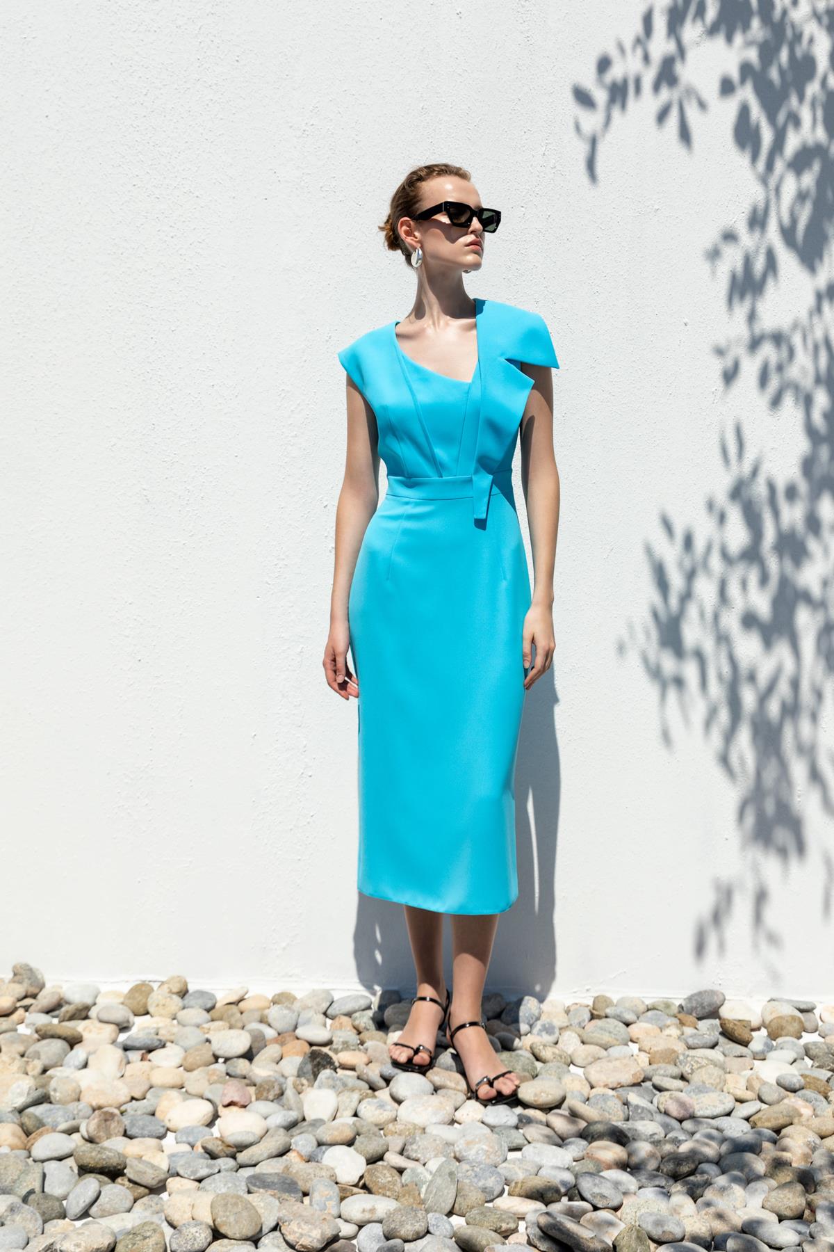 KOL DETAYLI MİDİ ELBİSE 26W40822