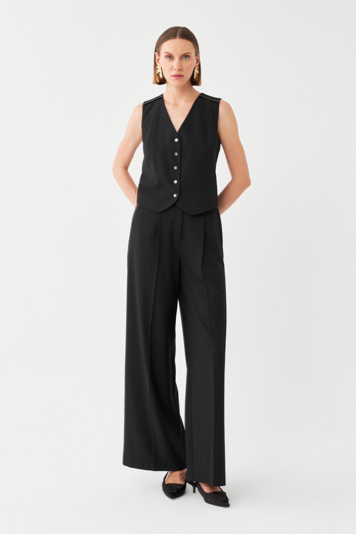 Nakış Detaylı Yelekli Takım SİYAH