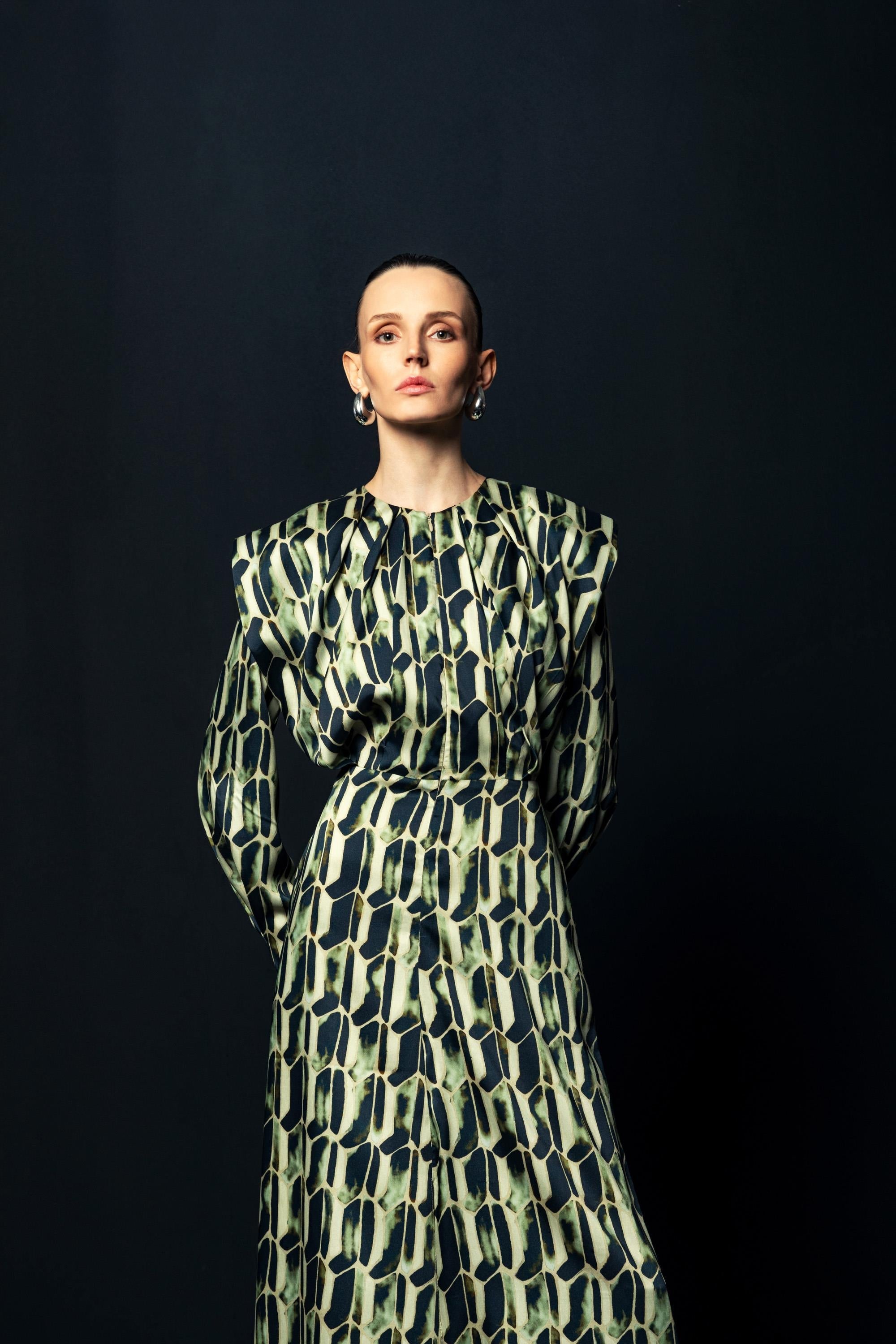 OMUZ DETAYLI DESENLİ ELBİSE 26W40874