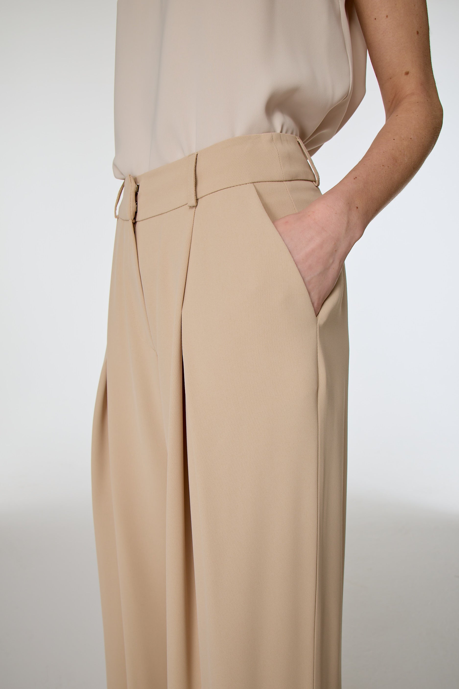 Önü Pilikaşeli Pantolon