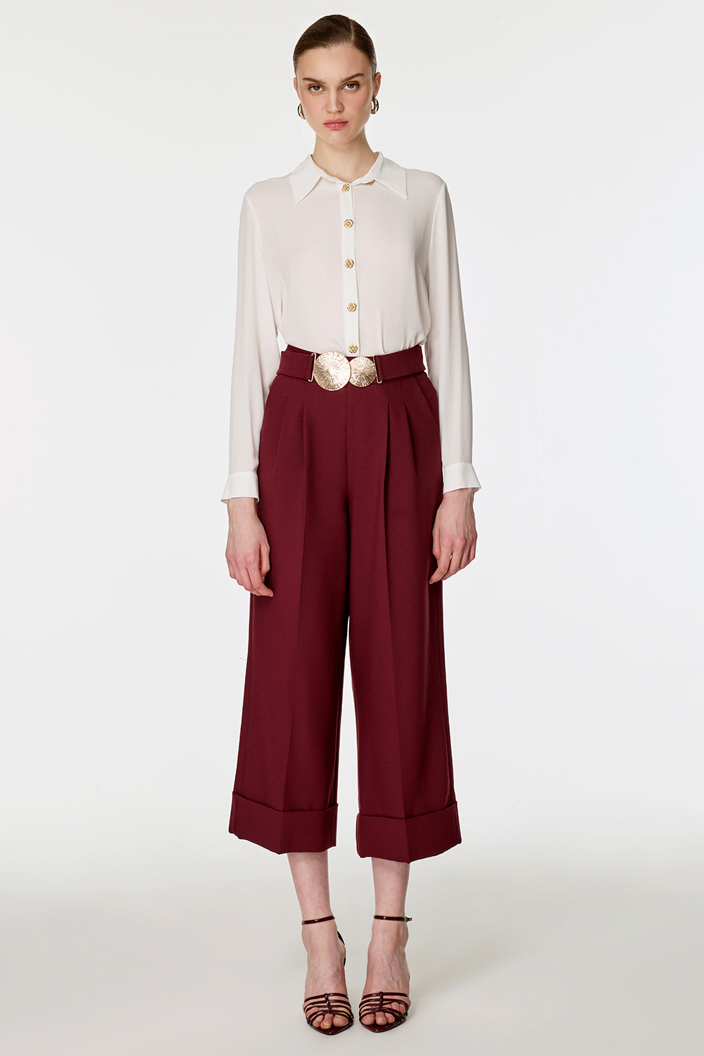 Kemer Detaylı Kısa Pantolon