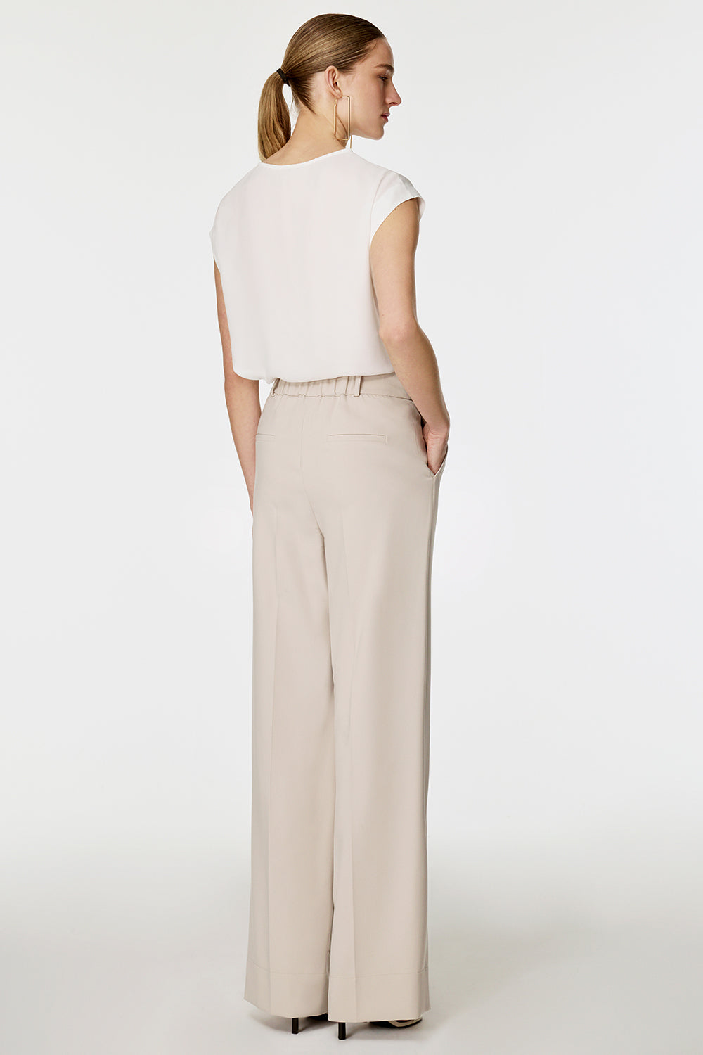 Arkası Lastikli Düz Paça Pantolon