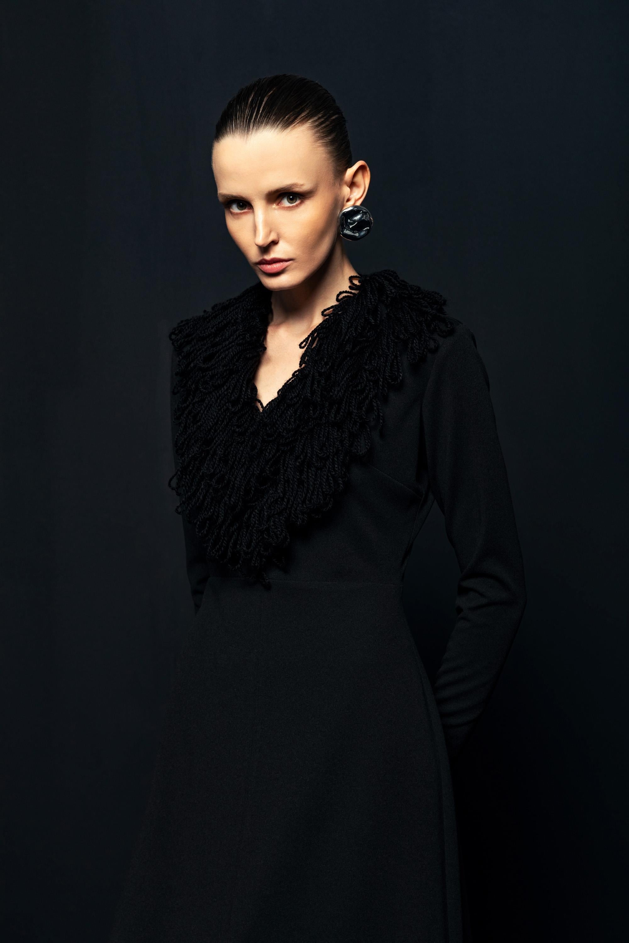 PÜSKÜL DETAYLI UZUN ELBİSE 26W40805