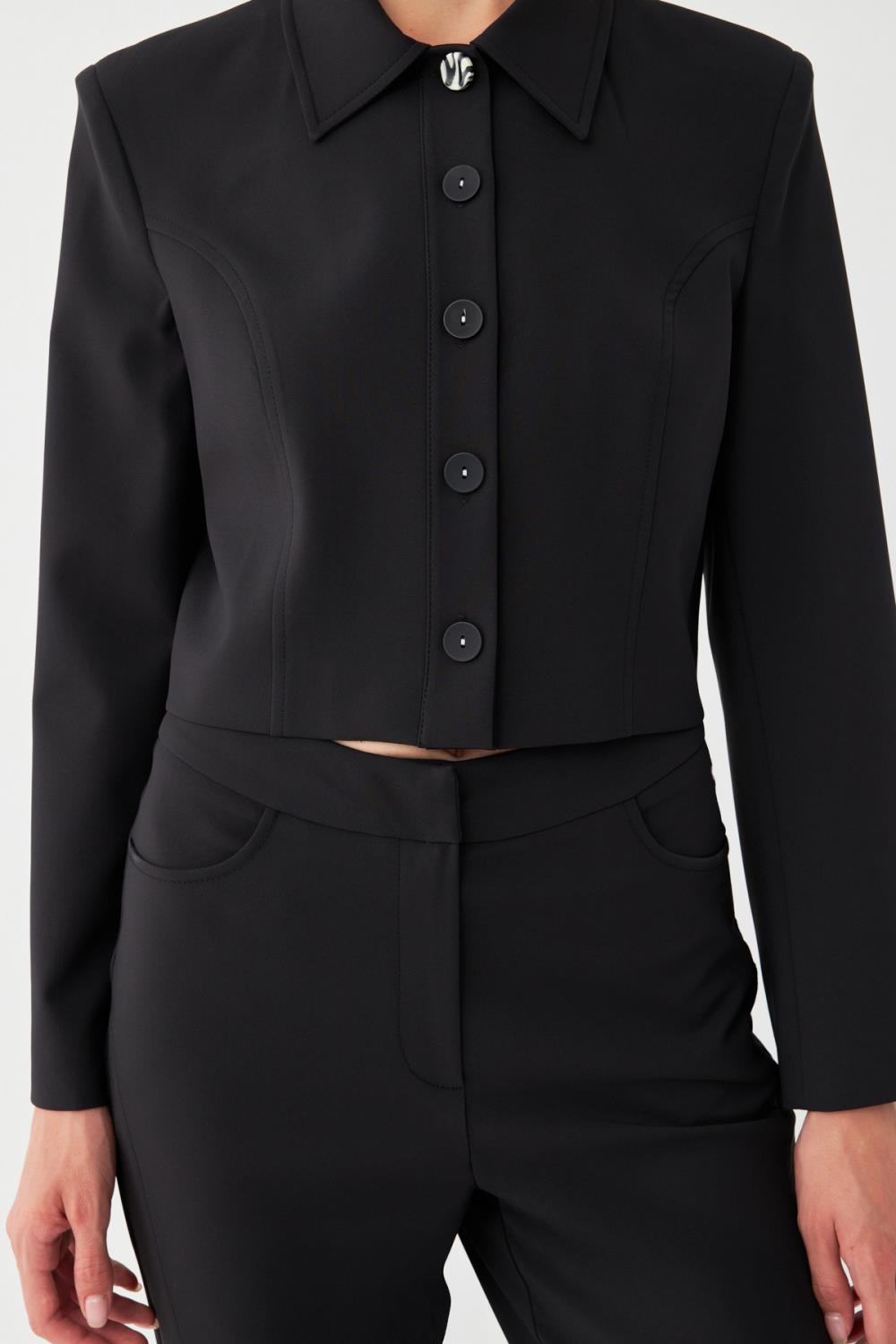 Süs Dikiş Detaylı Kısa Ceket Takım SİYAH