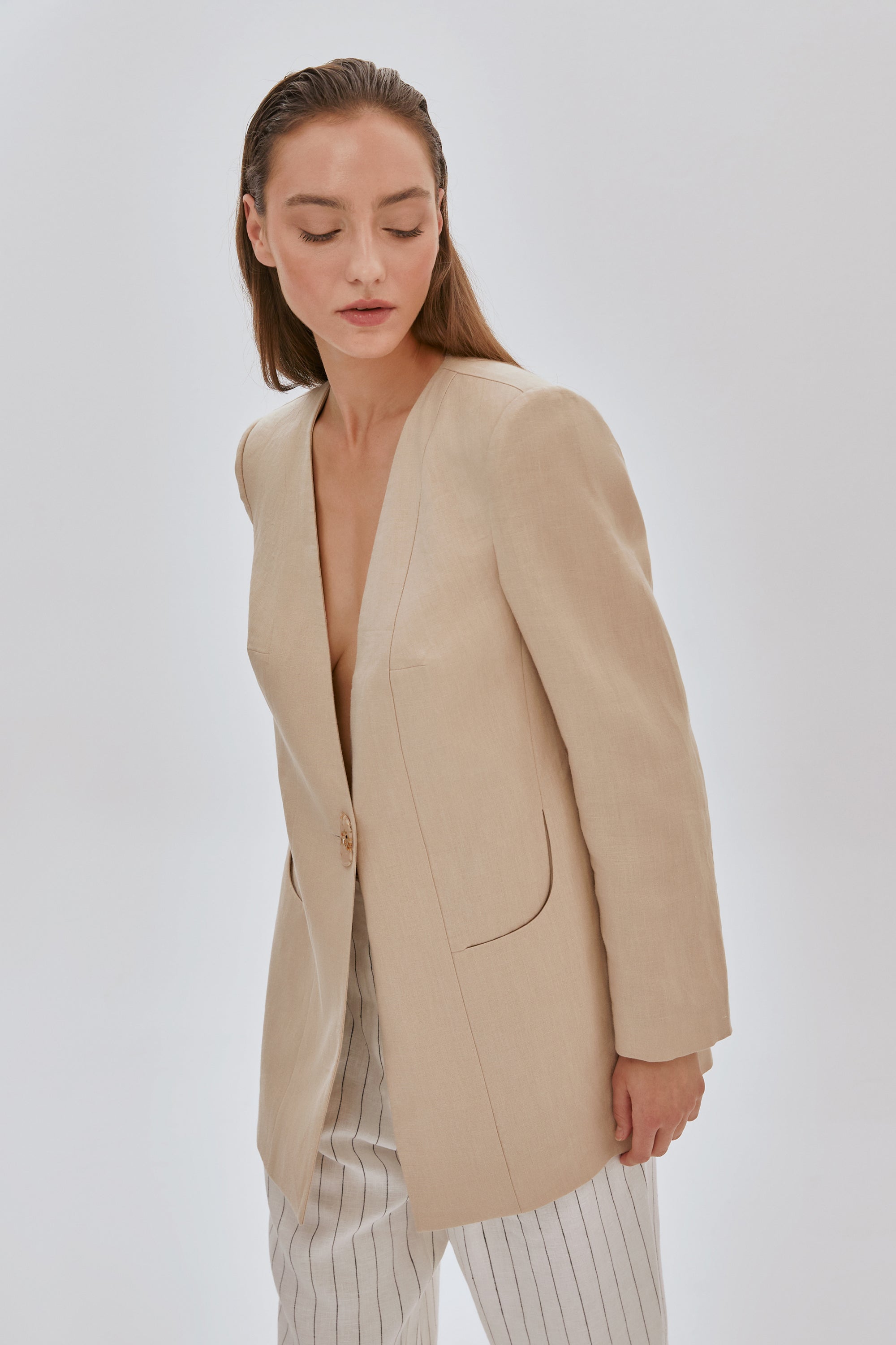 Tek Düğmeli Yakasız Keten Ceket Bej