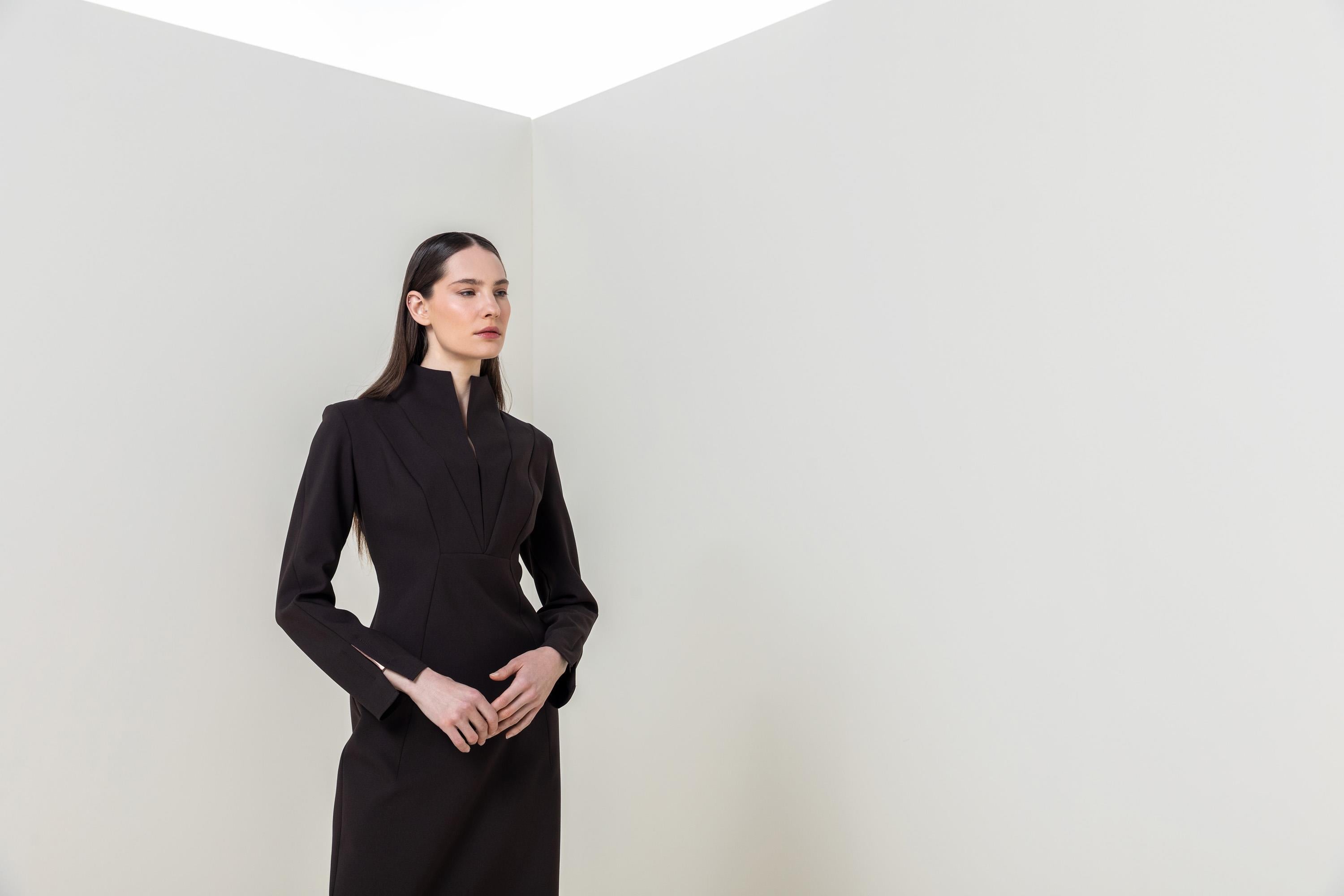 V YAKA MİDİ ELBİSE 26W40842