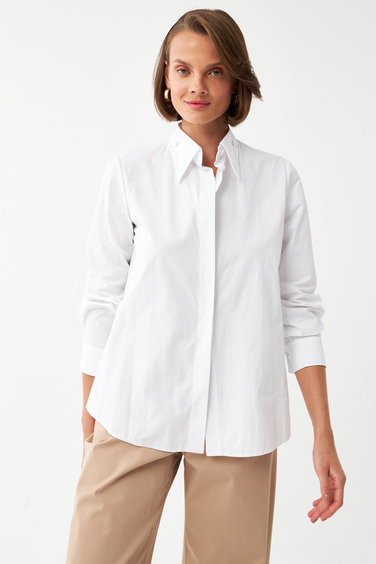 Yakası Düğme Detaylı Pamuk Gömlek BEYAZ