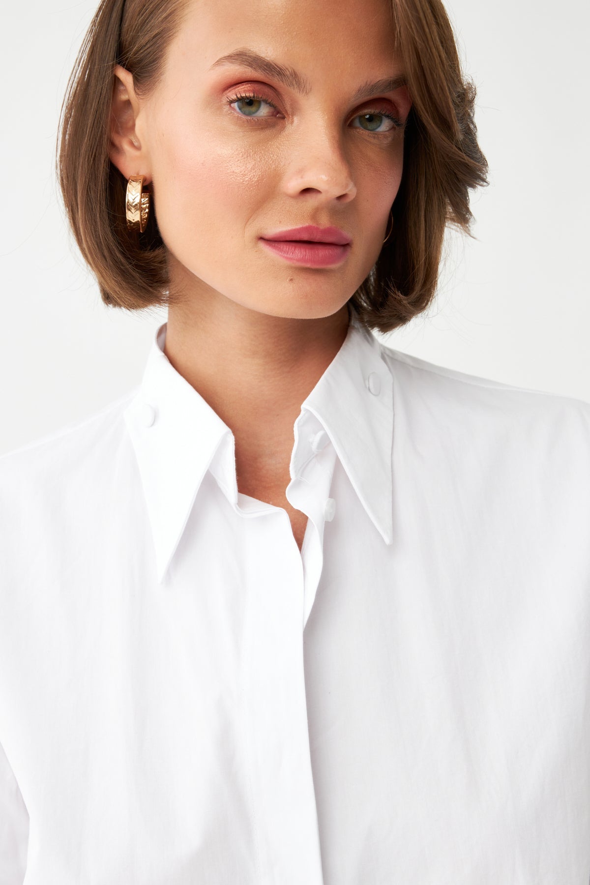 Yakası Düğme Detaylı Pamuk Gömlek BEYAZ