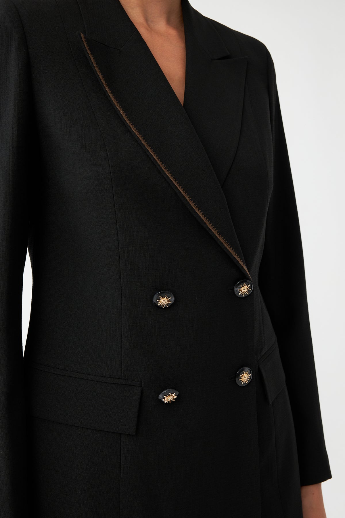 Yakası Nakış Detaylı Ceket SİYAH