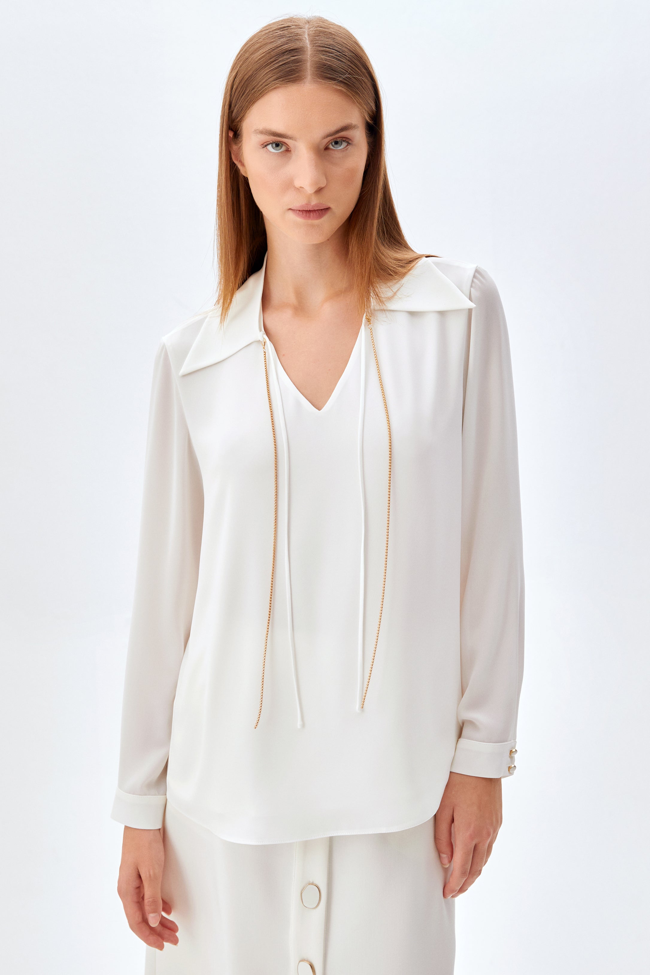 Yakası Zincir Detaylı Bluz